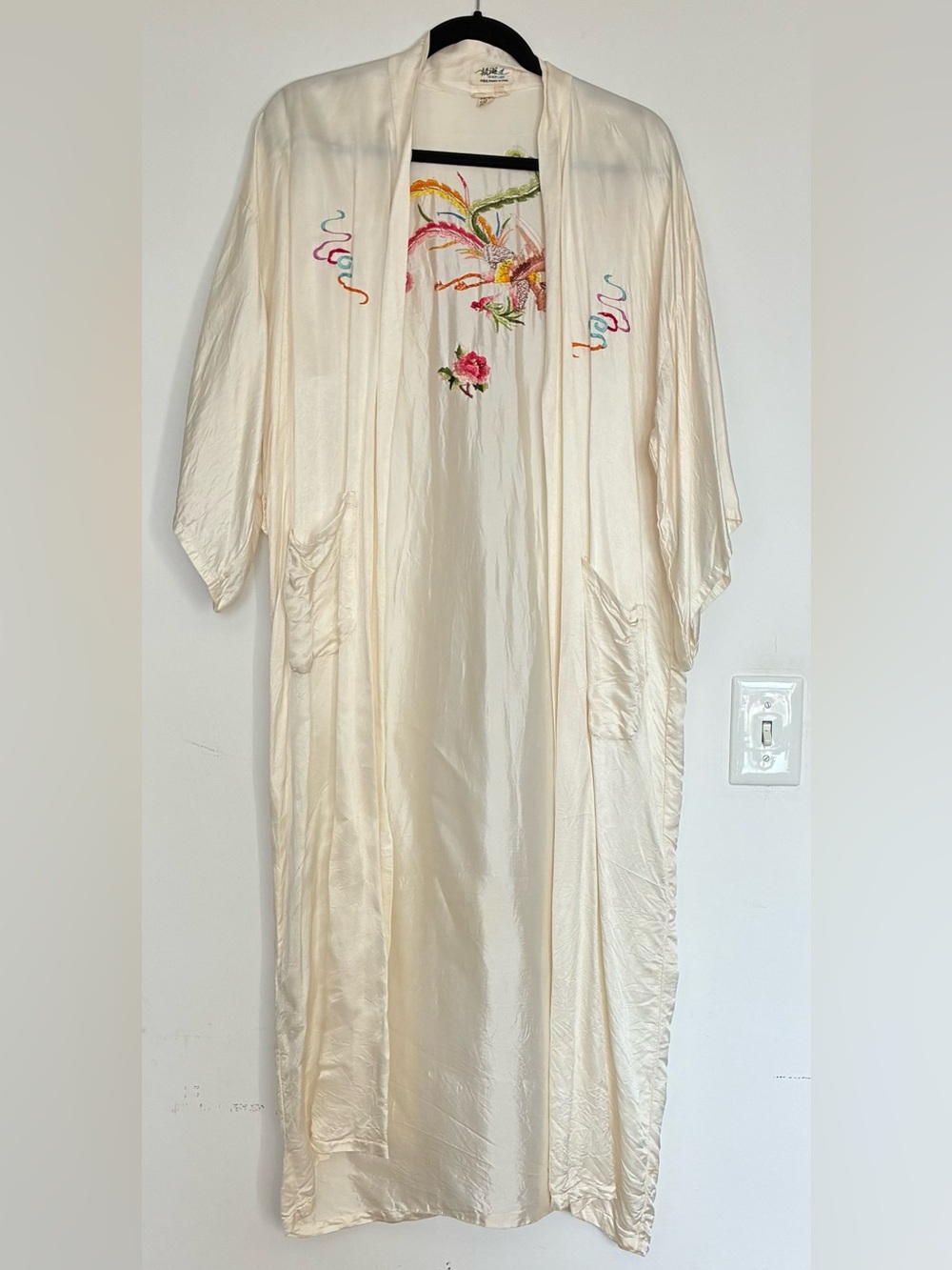Vintage 1970’s 100% Silk Embroidered Ivory off white Kimono Dress - small